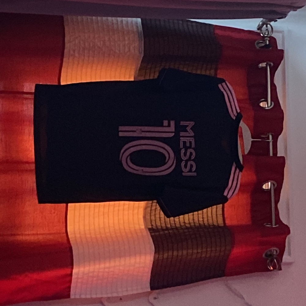 Messi - Picture 2 of 2